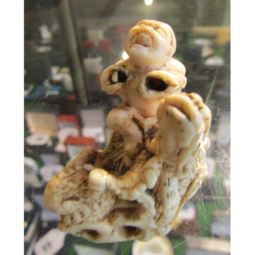 1253 - Carved Japanese Netsuke Figure