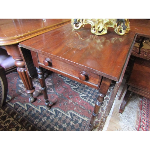 1384 - William IV Mahogany Dropleaf Pembroke Table Single Drawer Above Turned Supports