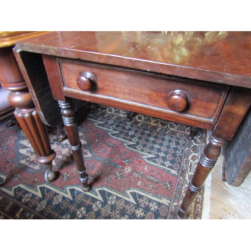 1384 - William IV Mahogany Dropleaf Pembroke Table Single Drawer Above Turned Supports