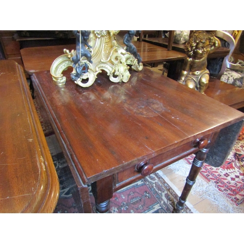 1384 - William IV Mahogany Dropleaf Pembroke Table Single Drawer Above Turned Supports