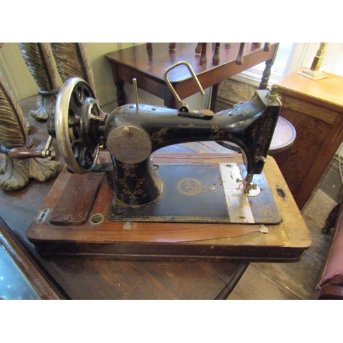 1602 - Old Vesta Tabletop Sewing Machine