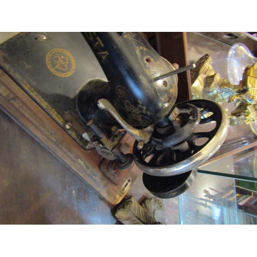 1602 - Old Vesta Tabletop Sewing Machine