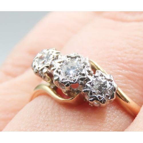 271 - Diamond Three Stone Rub over Set in Platinum Mounted on 18 Carat Yellow Gold Ring Size O