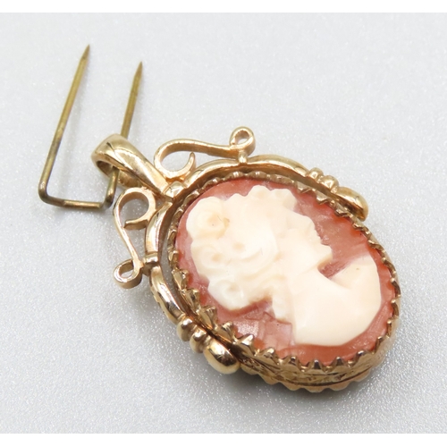 362 - Cameo and onyx Set Swivel Pendant Mounted in 9 Carat Yellow Gold 2.5cm High