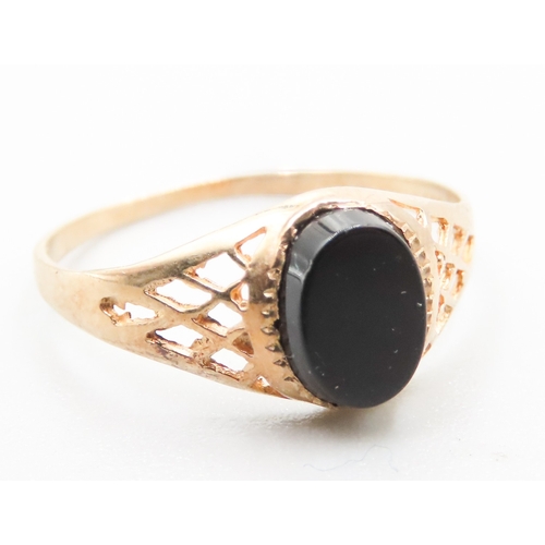 9 Carat Yellow Gold onyx Set signet Ring Size Q As New Unworn Jewellery Shop Dispersal Inherited by the Vendor