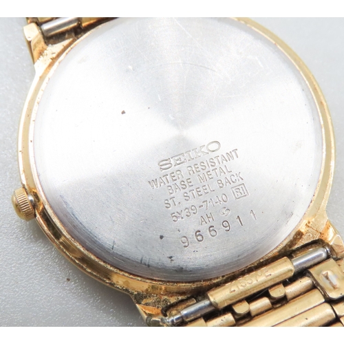 82 - Seiko Quartz Gentleman's Wristwatch Champagne Dial Date Aperture