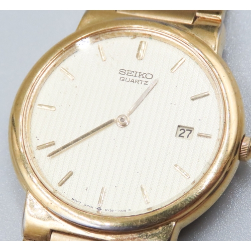 82 - Seiko Quartz Gentleman's Wristwatch Champagne Dial Date Aperture