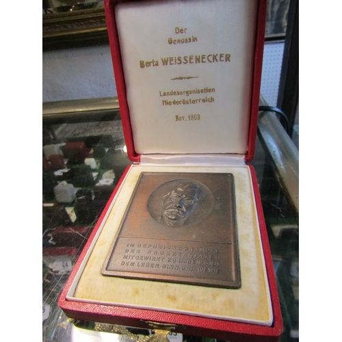 1269 - Bronze Presentation Medal Dated 1963 Contained Within Original Scarlet Leatherbound Presentation Cas... 