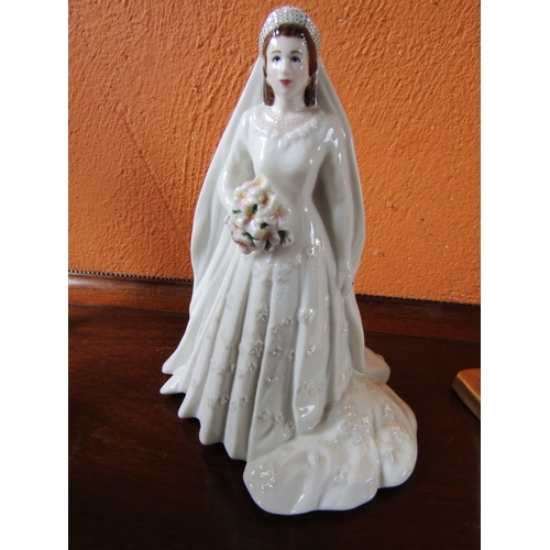 1401 - Royal Doulton Queen Elizabeth II Diamond Wedding Anniversary Commemoration Figure Royal Worcester Da... 