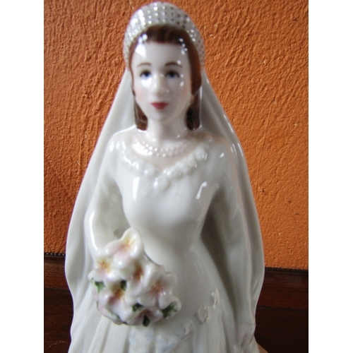 1401 - Royal Doulton Queen Elizabeth II Diamond Wedding Anniversary Commemoration Figure Royal Worcester Da... 