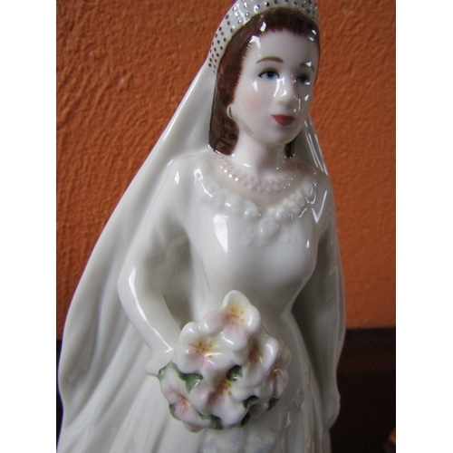 1401 - Royal Doulton Queen Elizabeth II Diamond Wedding Anniversary Commemoration Figure Royal Worcester Da... 