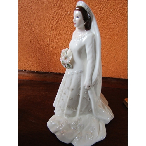 1401 - Royal Doulton Queen Elizabeth II Diamond Wedding Anniversary Commemoration Figure Royal Worcester Da... 