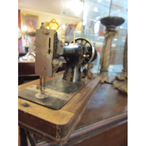 1602 - Old Vesta Tabletop Sewing Machine