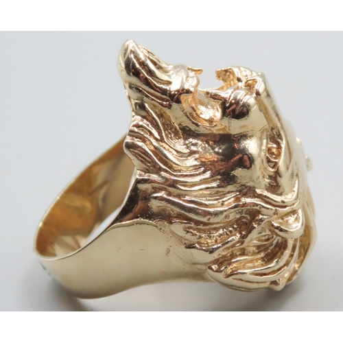 104 - 9 Carat Yellow Gold Lion Head Statement Ring of Good Weight Ring Size Y