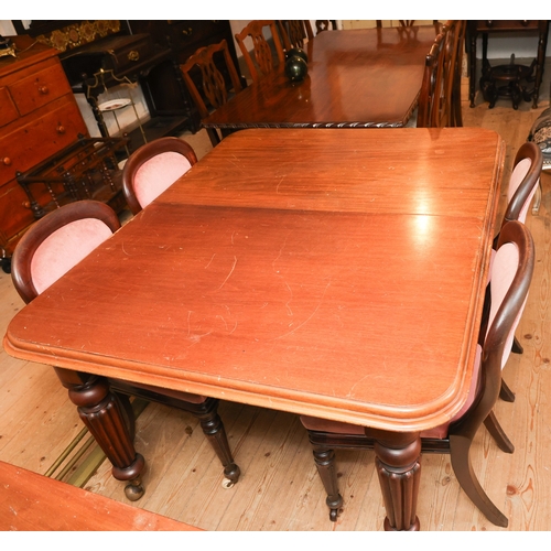 1579 - Victorian Mahogany Dining Room Table Turned and Reddit Supports Approximately 6ft Long