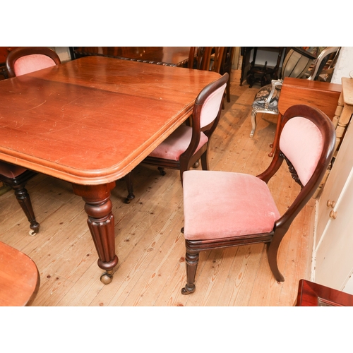 1579 - Victorian Mahogany Dining Room Table Turned and Reddit Supports Approximately 6ft Long