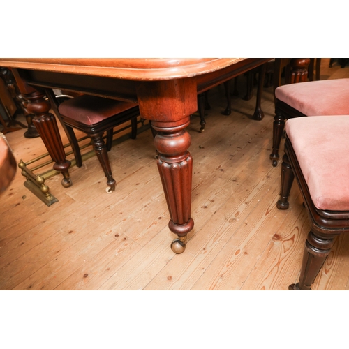 1579 - Victorian Mahogany Dining Room Table Turned and Reddit Supports Approximately 6ft Long