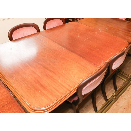 1579 - Victorian Mahogany Dining Room Table Turned and Reddit Supports Approximately 6ft Long