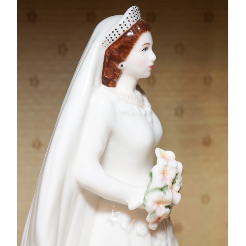 1832 - Royal Worcester Queen Elizabeth II Wedding Anniversary Commemoration Figure Dated 2007 Approximately... 