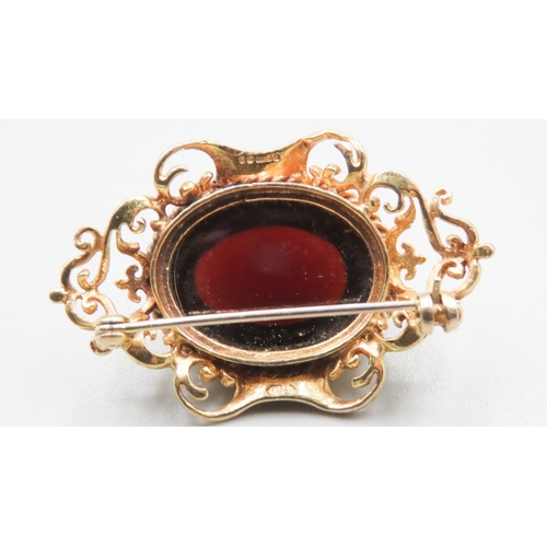 520 - Cabochon Garnet Set 9 Carat Yellow Gold Brooch Attractively Detailed 4cm Wide