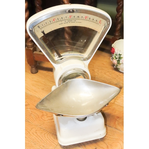 1067 - Avery Shop Counter Weighing Scales Working Order Approximately 18 Inches High