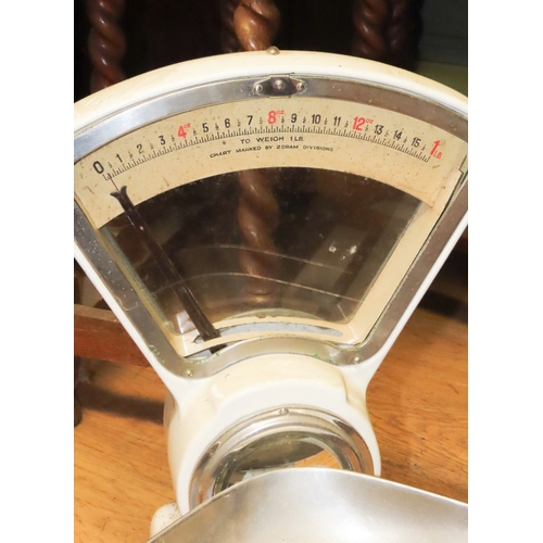 1067 - Avery Shop Counter Weighing Scales Working Order Approximately 18 Inches High