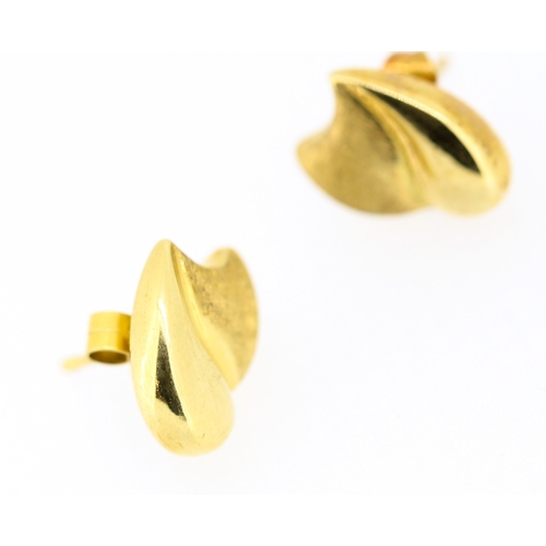 20 - Pair of 9 Carat Yellow Gold Unusual Form Earrings 1.5cm High