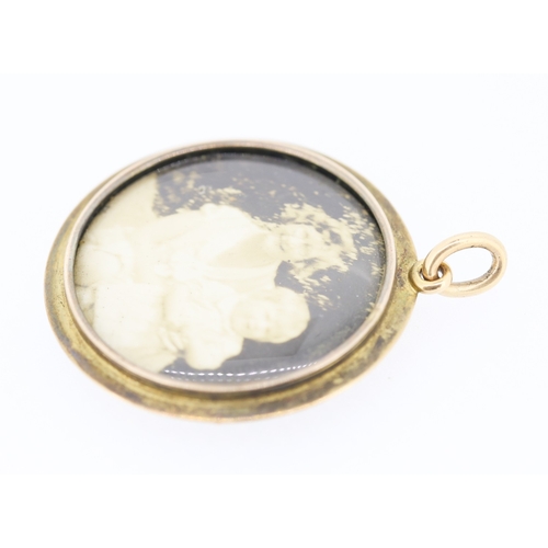 428 - 9 Carat Yellow Gold Photograph Frame Circular Form Pendant 3.5cm Diameter