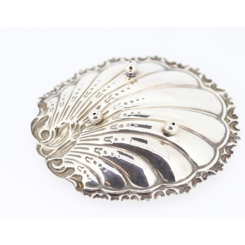 621 - Silver Scallop Shell Form Desk Tidy 9cm Long 8cm Wide