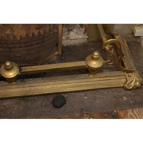 914 - Victorian Cast Brass Rail Form Fender Approximately 4ft Wide