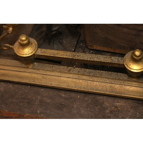 914 - Victorian Cast Brass Rail Form Fender Approximately 4ft Wide