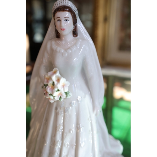 987 - Royal Worcester Fine Porcelain Figure Queen Elizabeth II Commemorative Addition Dated 2007