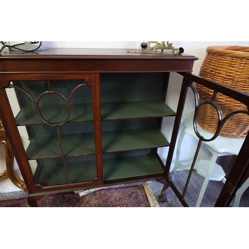 999 - Edwardian Mahogany Twin Door Glazed Display Cabinet Chippendale Carved Supports Good Original Condit... 