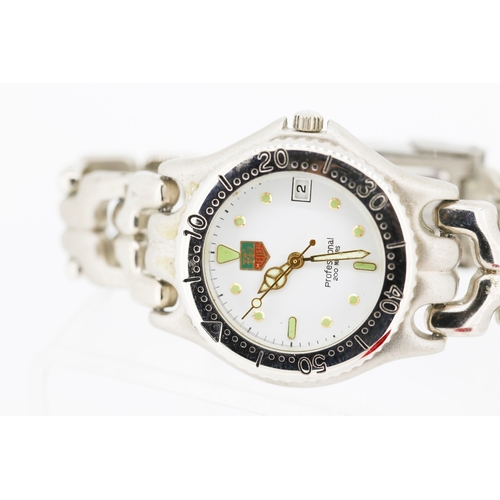 54 - Tag Heuer Professional 200 Meters Unisex Wristwatch Date Aperture Glow in The Dark Numerals