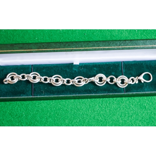 23 - Silver Ladies Bracelet Interlinking Form 19.5cm Long