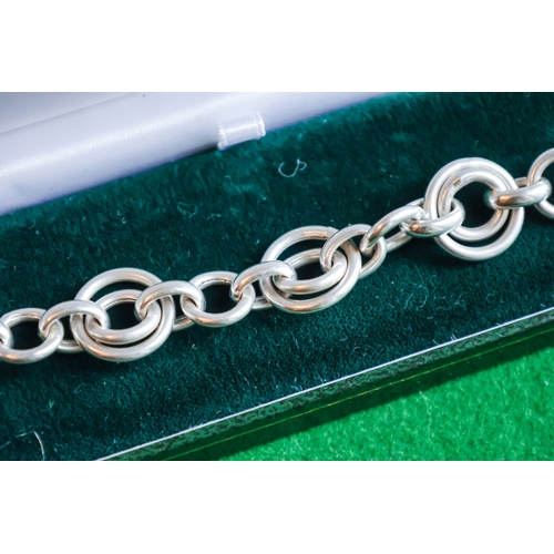 23 - Silver Ladies Bracelet Interlinking Form 19.5cm Long