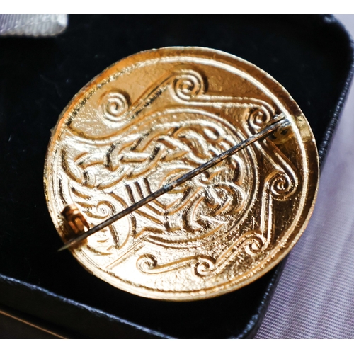 38 - Celtic Motif Ladies Brooch