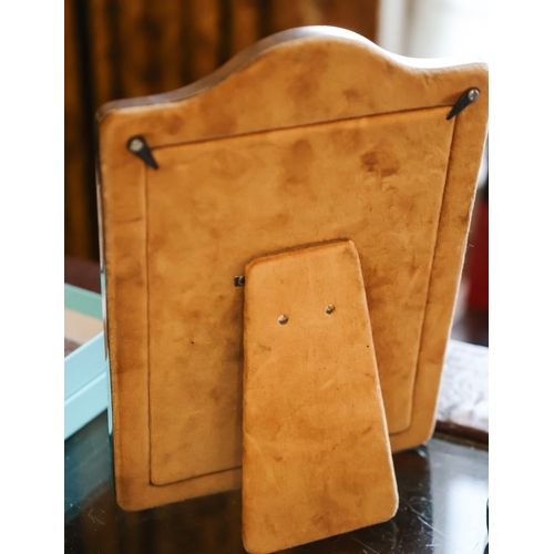 39 - Desktop Photograph Frame Embossed Decoration 7 Inches High x 5 Inches Wide