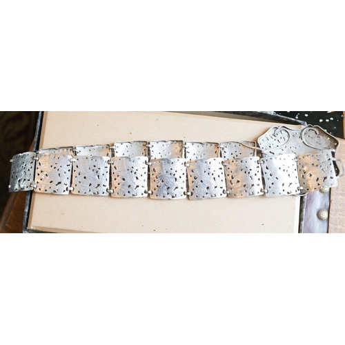 Silver Ladies Waist Belt with Silver Buckle Articulated Form