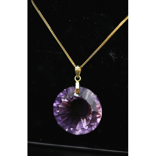 254 - Amethyst of 20 Carats Set as Pendant Mounted on 18 Carat Yellow Gold 1.7cm High Futher Set on 18 Car... 