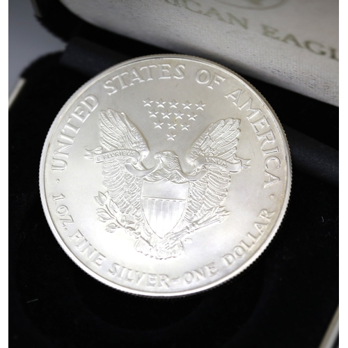 345 - 1 Ounce Fine 999 Silver United States of America One Dollar Coin 2001 with Presentation Case