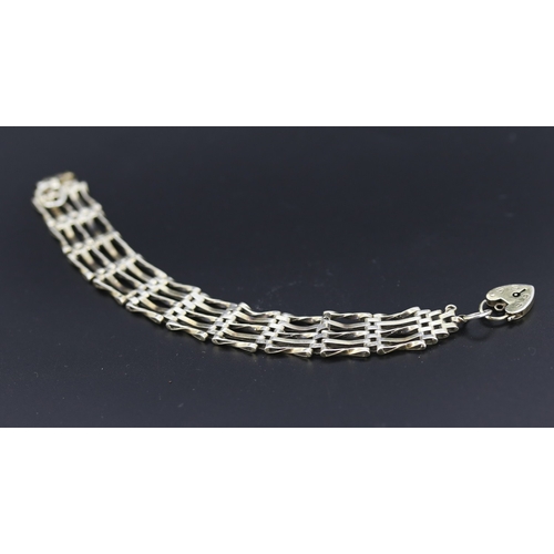 93 - Silver Gate Link Bracelet Heart Padlock Clasp 19cm Long