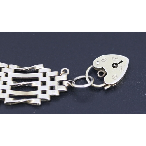 93 - Silver Gate Link Bracelet Heart Padlock Clasp 19cm Long