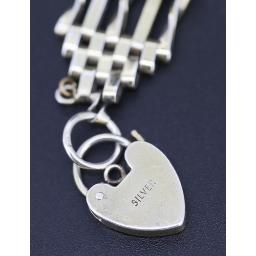 93 - Silver Gate Link Bracelet Heart Padlock Clasp 19cm Long