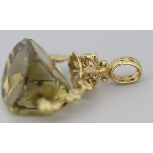 62 - Finely Detailed Citrine Set Swivel Fob Pendant Mounted in 9 Carat Yellow Gold 2.5cm