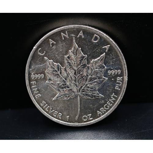 1 Ounce Fine 999.9 Silver 5 Dollars Coin Maple Leaf Queen Elizabeth II Canada 2001