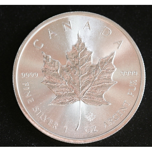 57 - 1 Ounce Fine Silver 5 Dollars Maple Leaf Coin Queen Elizabeth II Canada 2014
