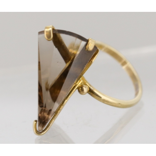 10 - Modernist Form Smoky Quartz Set Single Stone Cocktail Ring Mounted in 9 Carat Yellow Gold Ring Size ... 