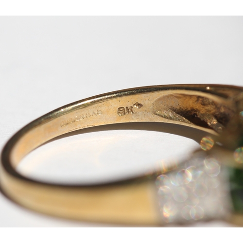 27 - Diopside Three Stone Set Ring with Diamond Clusters Set to Shoulders, Mounted in 9 Carat Yellow Gold... 
