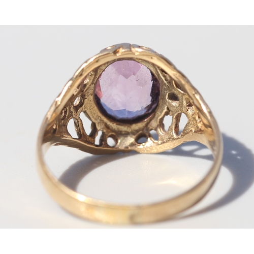 34 - Finely Detailed, Amethyst Bezel Set Single Stone Ring, Filigree Motifs Mounted in 9 Carat Yellow Gol... 